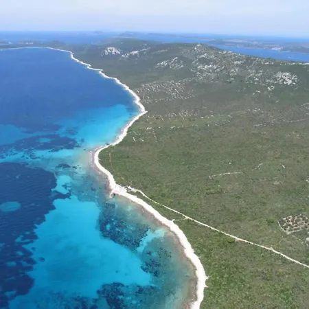 On Dugi Otok Near Sakarun فيلي رات