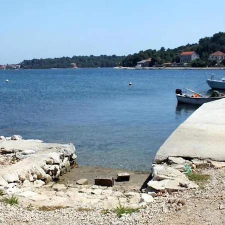 On Dugi Otok Near Sakarun فيلي رات